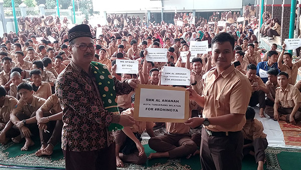 Siswa SMK Al Amanah Galang Dana untuk Rohingya siswa-smk-al-amanah-galang-dana-untuk-rohingya